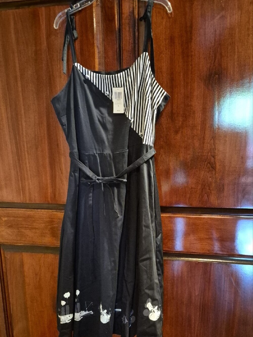 Her Universe Disney Mickey Mouse- Steamboat Willie NWT XL - Picture 6 of 9